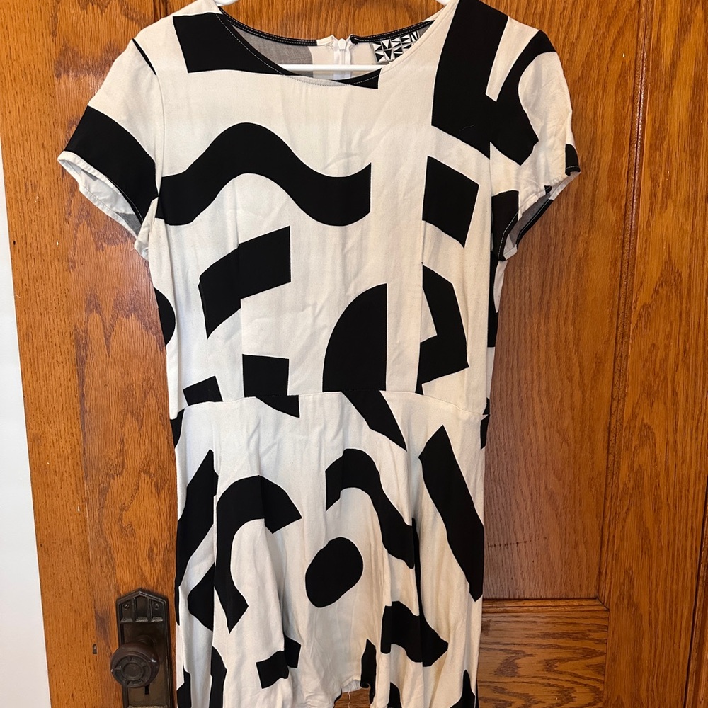Dusen dusen Black and White Geometric Dress